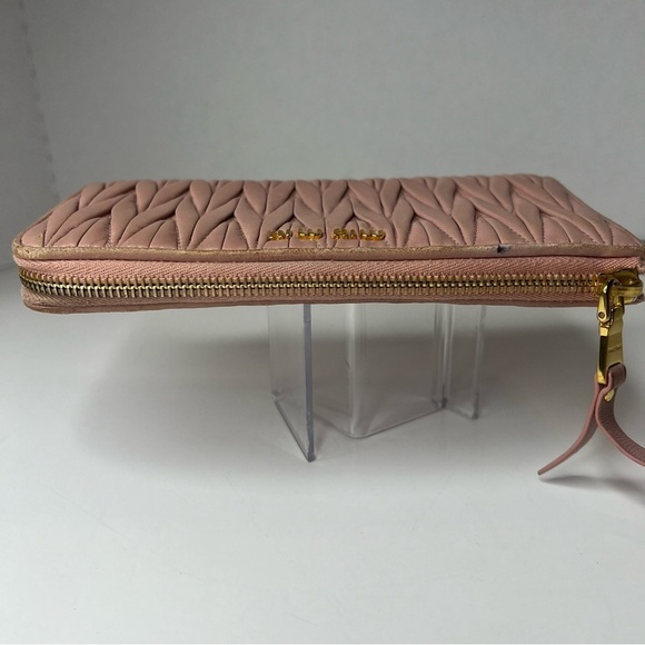 🩷Miu Miu Matelasse Pink Leather Accordion Card Holder Logo Zip Around Wallet🩷 - Picture 10 of 15